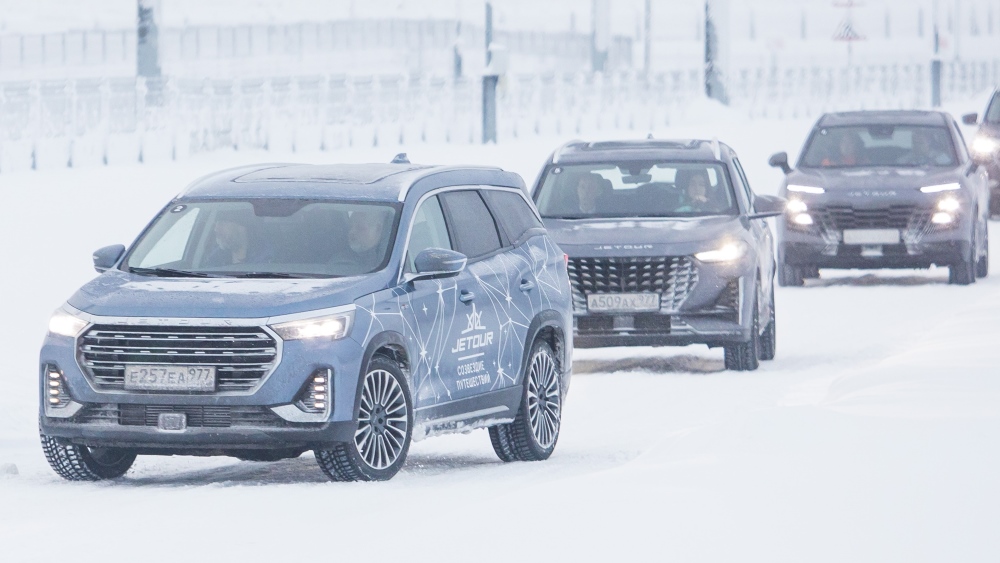 Перешел с гибрида на традиционный ДВС. В Китае рассекретили новый Jetour X70L