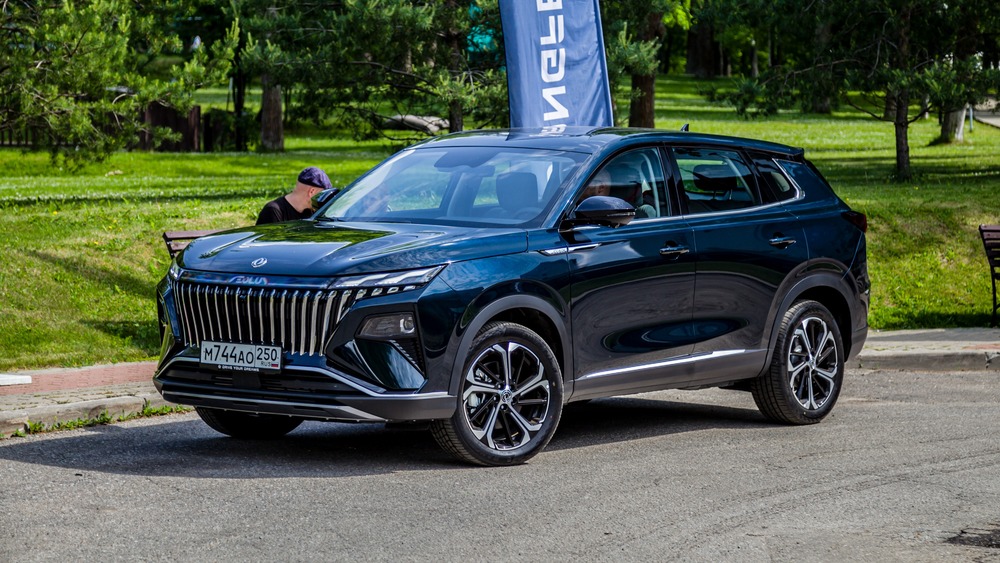 Первый тест Dongfeng Mage и Huge. Два новых кроссовера, которые не получится игнорировать