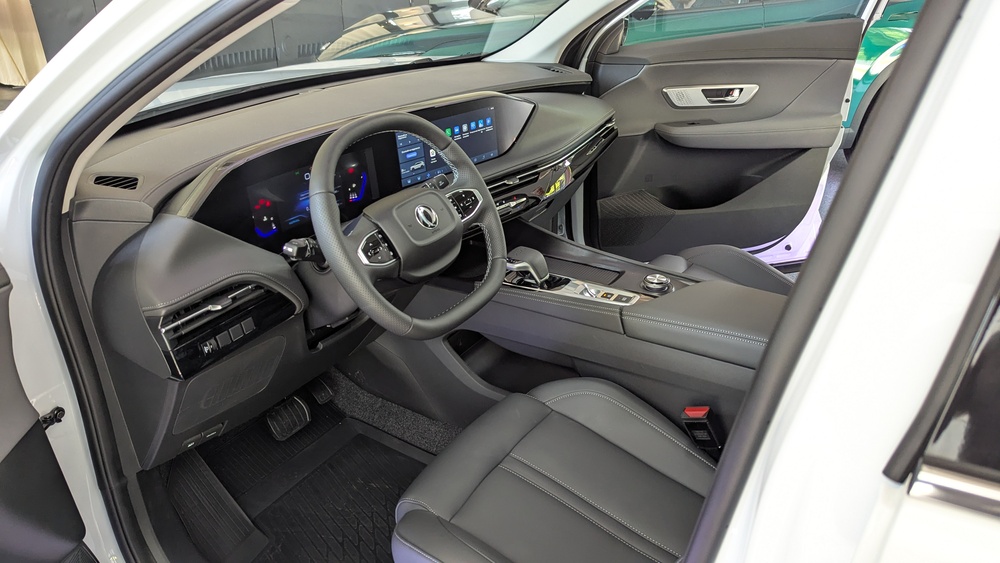 Первый тест Dongfeng Mage и Huge. Два новых кроссовера, которые не получится игнорировать