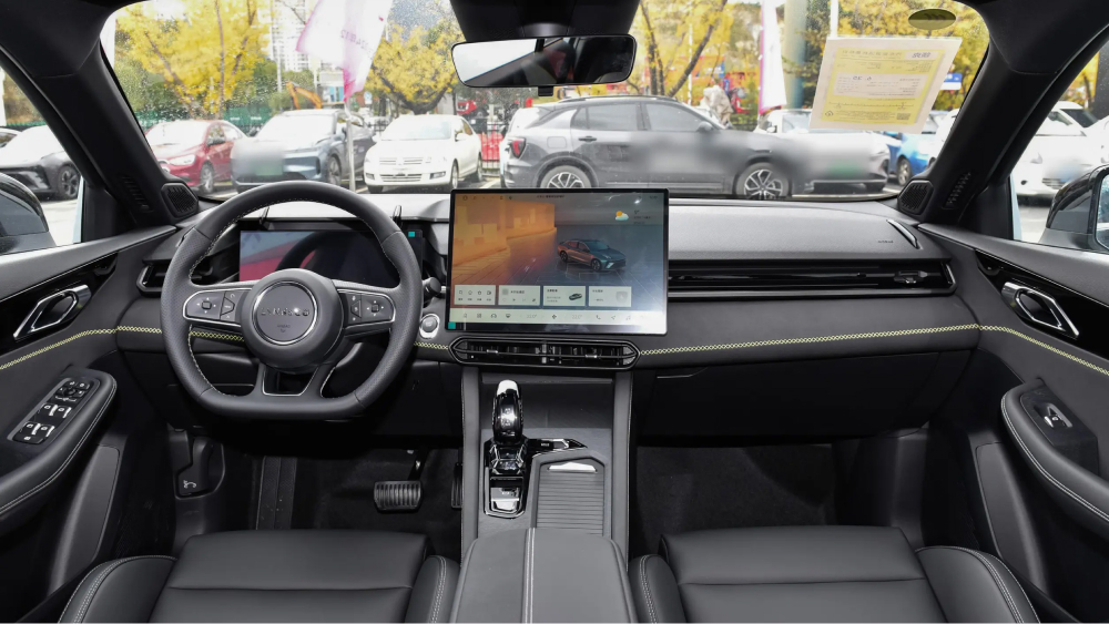 Предзаказ на Lynk & Co 09 и Lynk & Co 03 открыли в Казахстане. Характеристики и цены