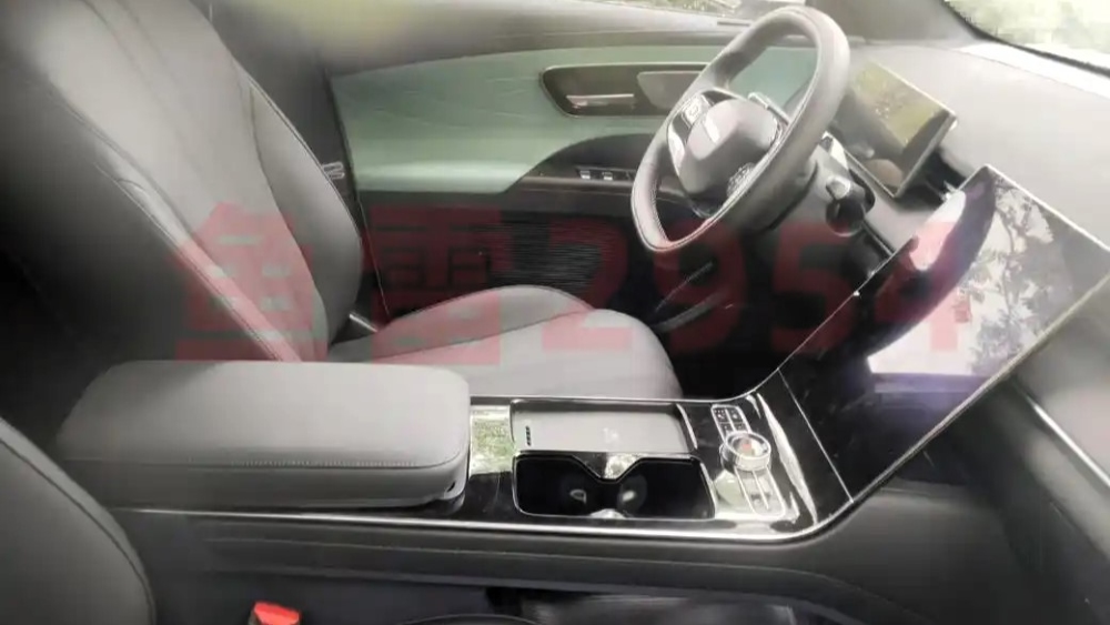 Симбиоз Lepas и Omoda. Chery тестирует новый Tiggo 7L в Китае