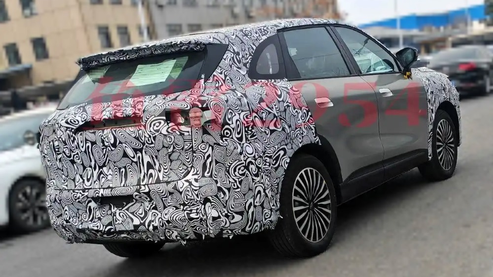 Симбиоз Lepas и Omoda. Chery тестирует новый Tiggo 7L в Китае