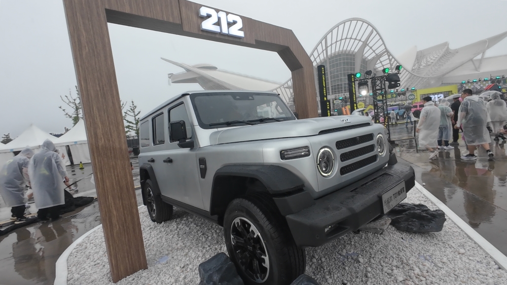  Товарищ «Инспектор». BAW представил новую версию внедорожника 212 T01