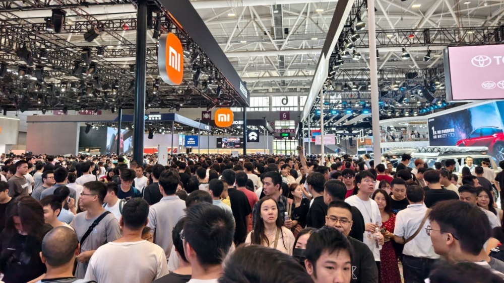 Впервые на публике. Xiaomi YU7 показали вживую на автосалоне в Гуандуне