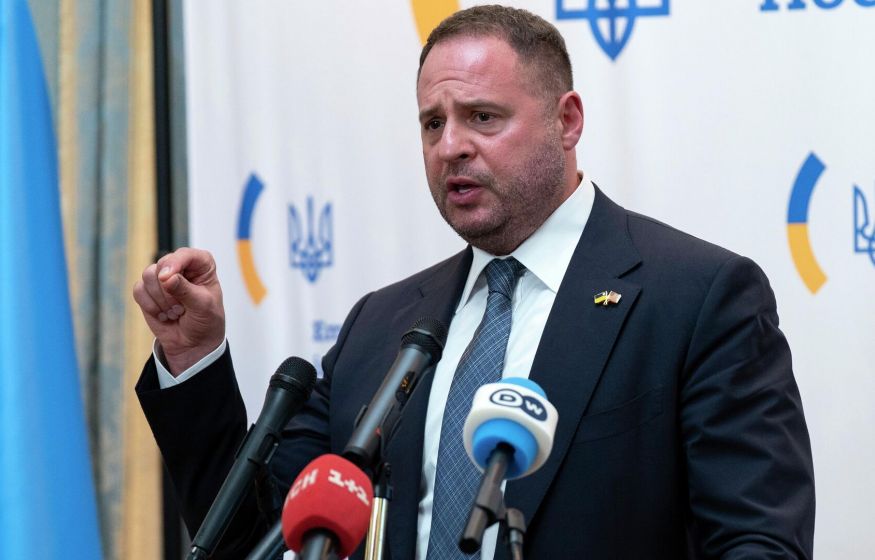 «Все ресурсы на конфликт. Киев ждет опричнина. В ВСУ начнут грести с 18-ти»: Ермак и Буданов* готовят замену Зеленскому