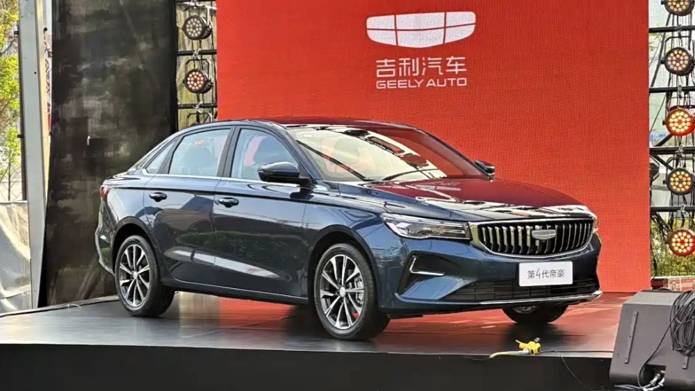  Два Geely Emgrand по цене Lada Vesta. В Китае начали продавать юбилейную версию седана