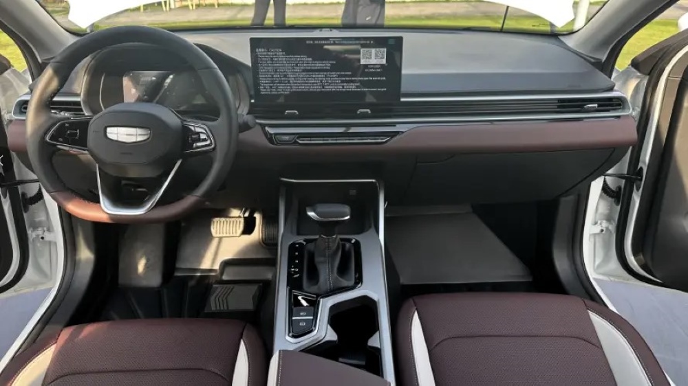  Два Geely Emgrand по цене Lada Vesta. В Китае начали продавать юбилейную версию седана