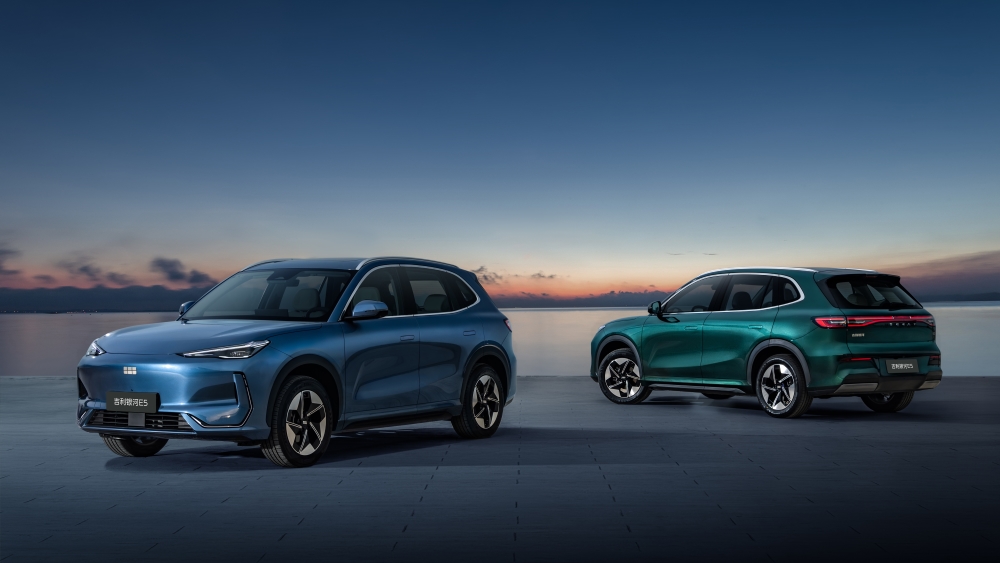  Электрокроссовер Geely EX5 с батареей-миллионником обновили в Китае. Что изменилось
