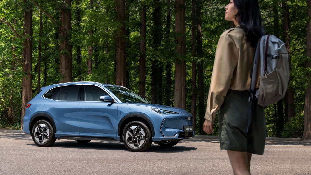 Электрокроссовер Geely EX5 с батареей-миллионником обновили в Китае. Что изменилось