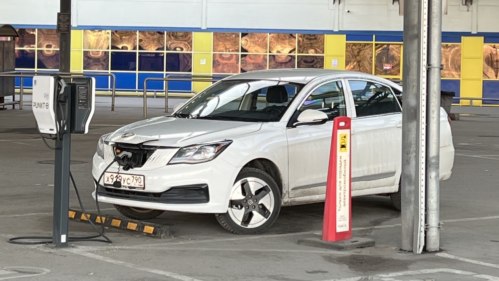 Evolute i-Pro стал в июне самым популярным электромобилем в России. Он обогнал даже Zeekr