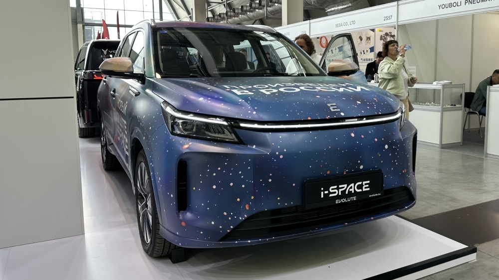  Evolute представил обновленный кроссовер i-Space. Что изменилось и когда старт продаж