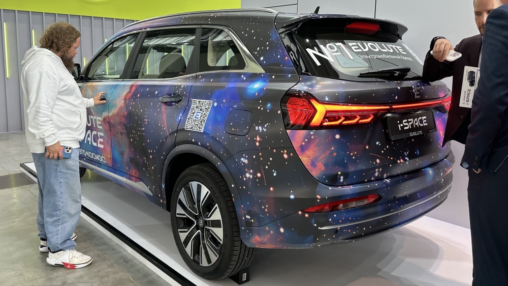 Evolute представил обновленный кроссовер i-Space. Что изменилось и когда старт продаж