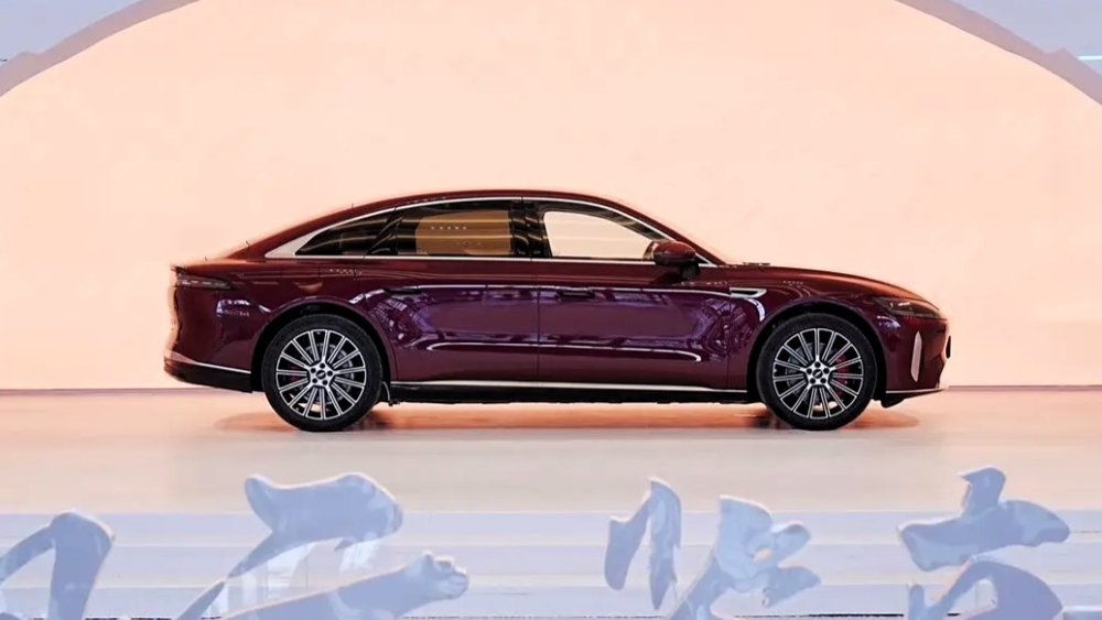 Флагман с пробегом 2000 км. В Китае начались продажи седана Chery Fulwin A9L