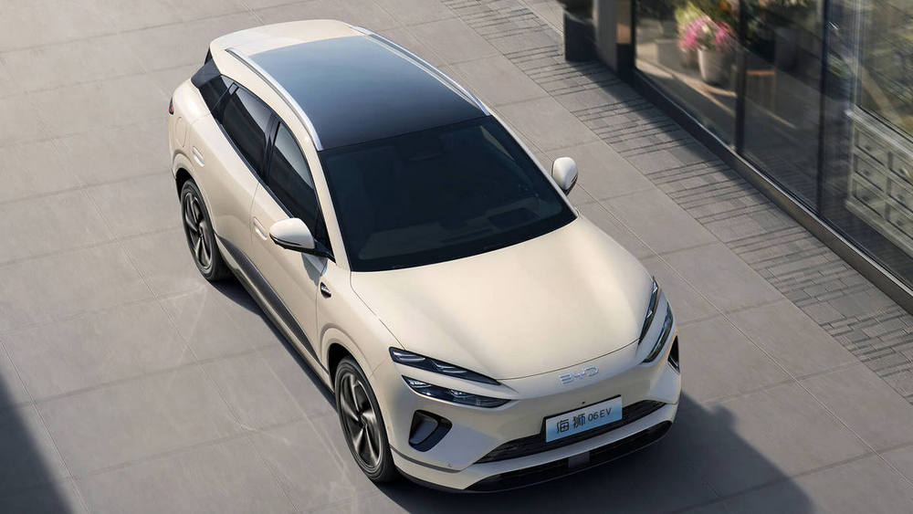  И гибрид, и электрокар. Названы цены кроссовера BYD Sealion 06 с внешностью «под Genesis»