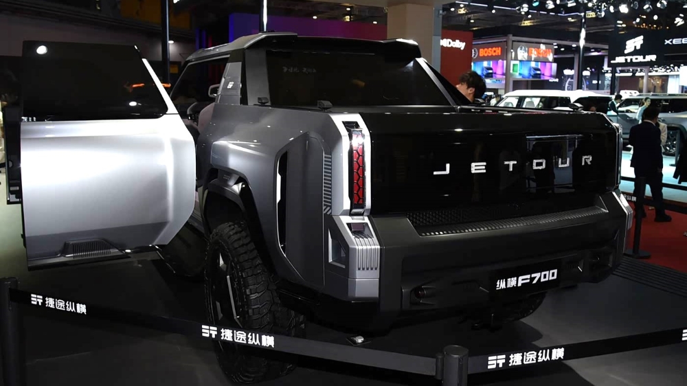 Jetour вывел на тесты флагманский пикап Zongheng F700. Он радикально отличается от концепта