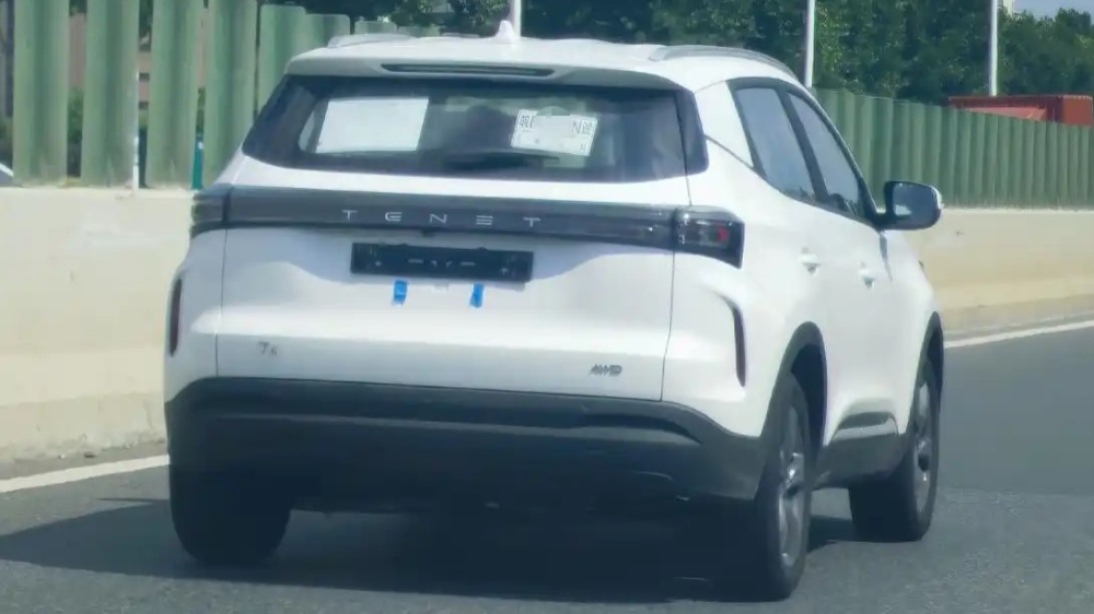  Кроссовер Tenet T4 впервые попал на фото. У автомобиля будет полный привод