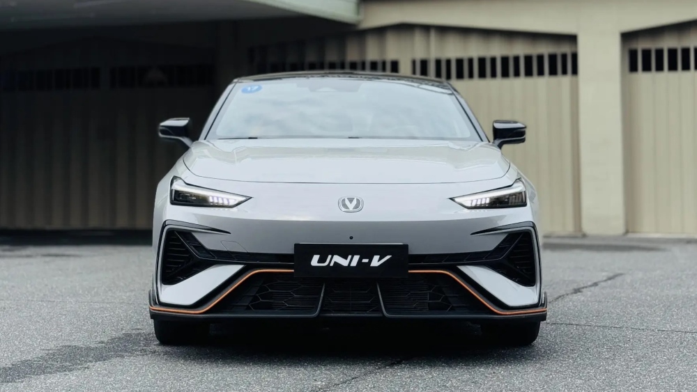 Новый Changan Uni-V появился у дилеров в Китае. Новые фото
