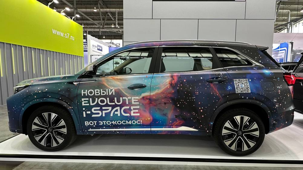  Обновленный Evolute i-Space начнут собирать в России по полному циклу. Первый обзор кроссовера