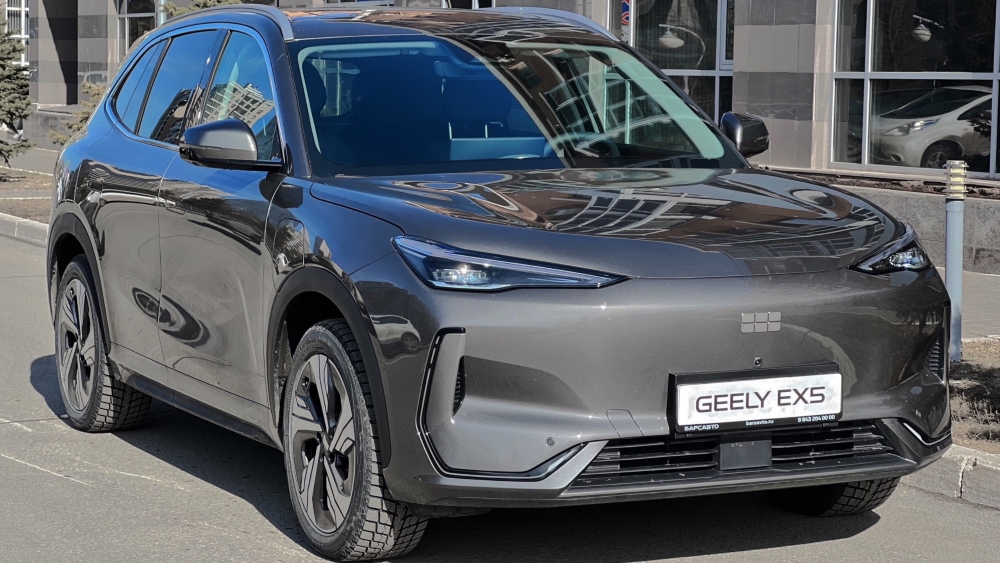 Обновленный Geely EX5 появился у дилеров в Китае. Он получил увеличенный запас хода