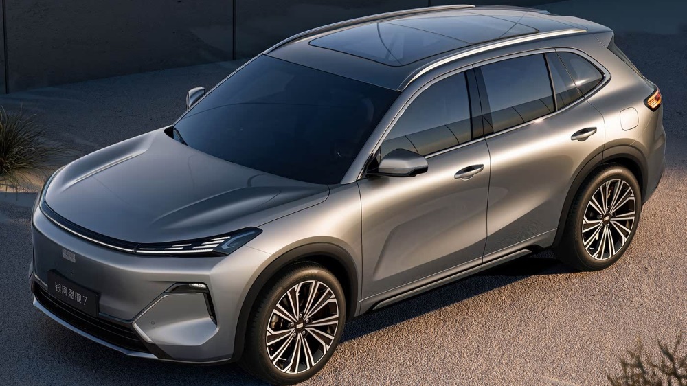 Стали известны характеристики Geely Galaxy Starship 7 EM-i для России. Поставки стартуют осенью