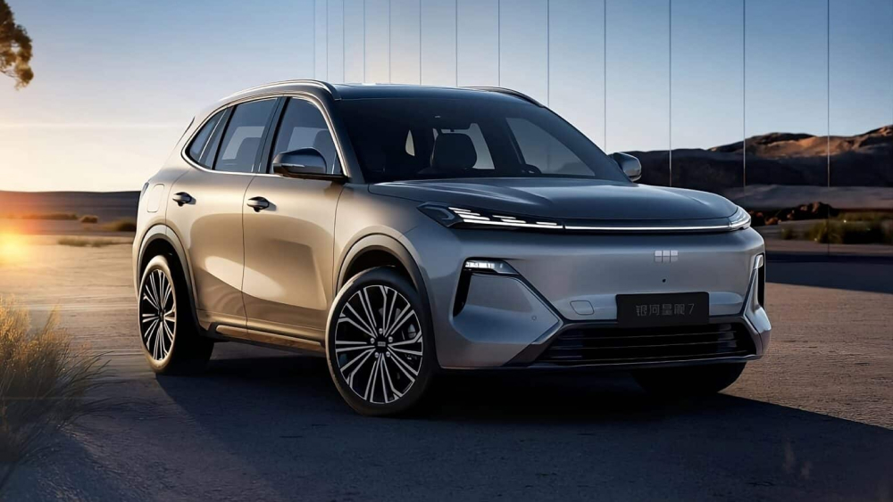  Стали известны характеристики Geely Galaxy Starship 7 EM-i для России. Поставки стартуют осенью