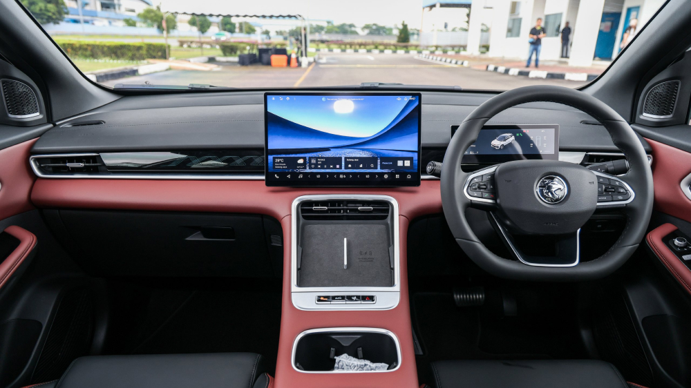  У кроссовера Geely Coolray появилась еще одна копия. У нее уникальный интерьер