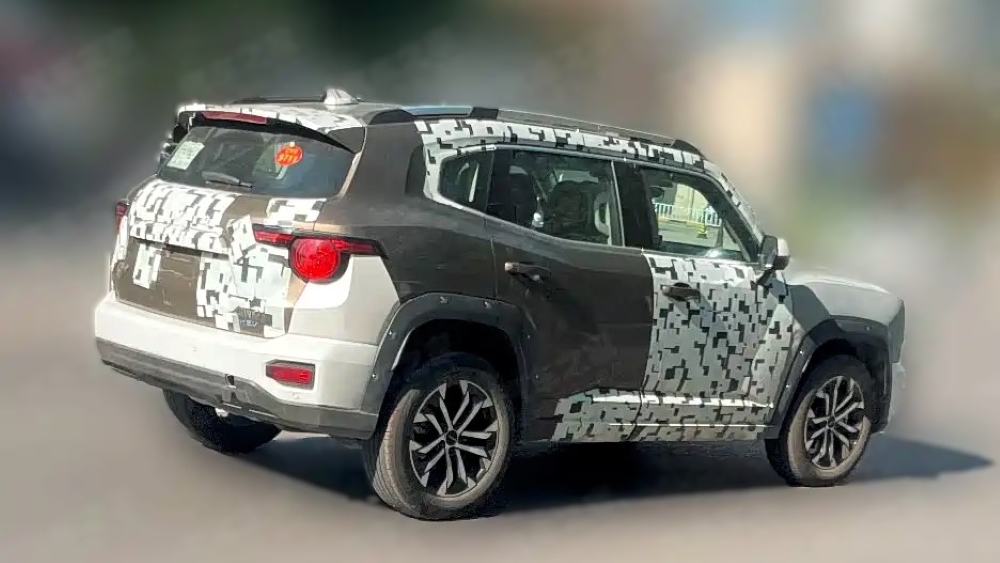 В Китае заметили гибридный кроссовер Haval H7 HEV. Первые фото и подробности