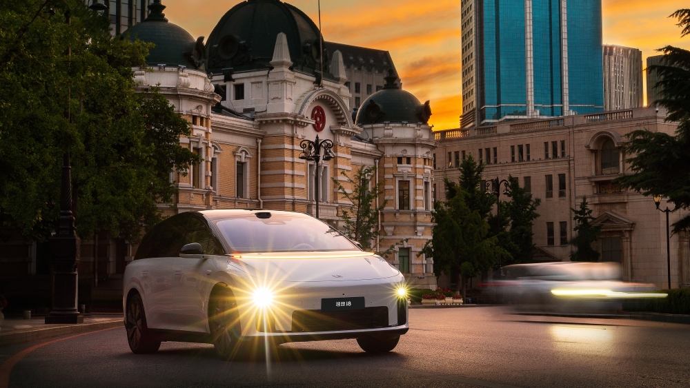 В Li Auto назвали цены на кроссовер i8. Первый электрокар марки внешне похож на минивэн Mega