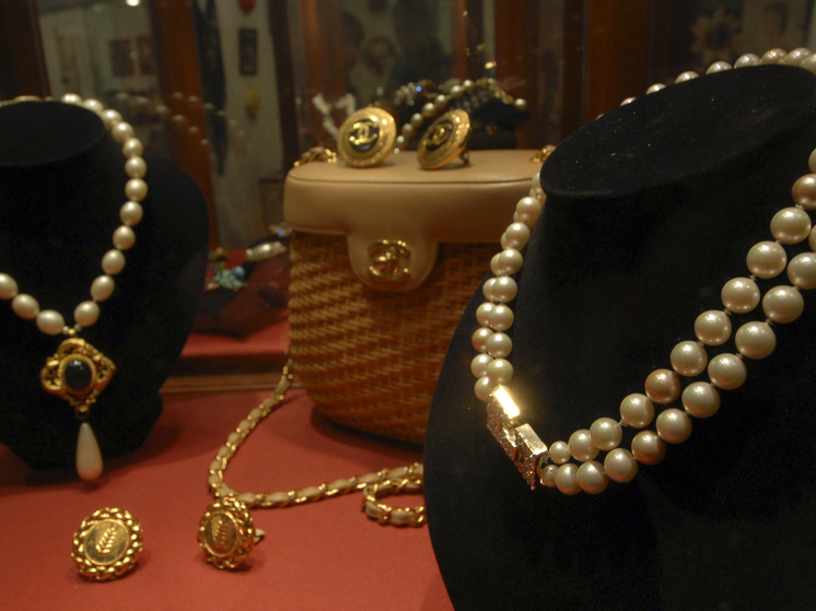 Кража со взломом: из дома похищено золота на сотни тысяч долларов