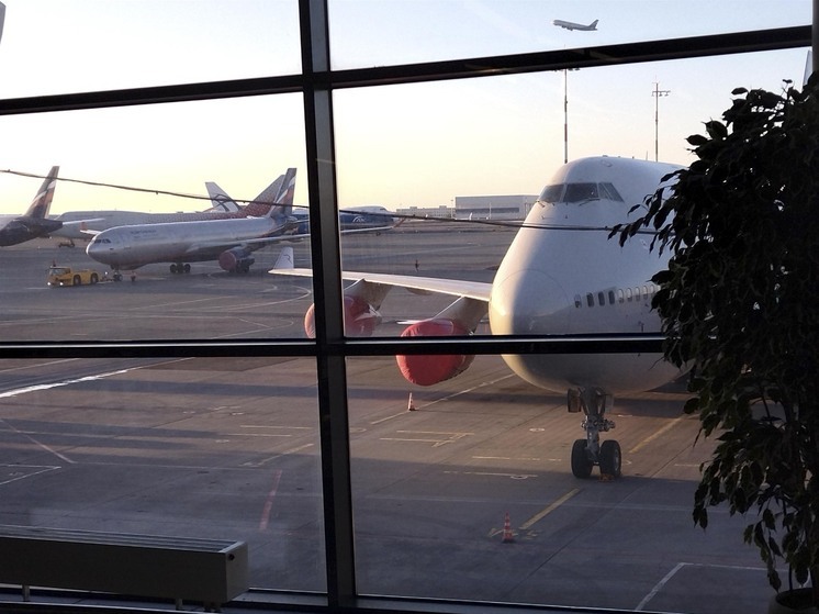 Устроенный неадекватным мужчиной поджог заставил пассажиров аэропорта спасаться бегством