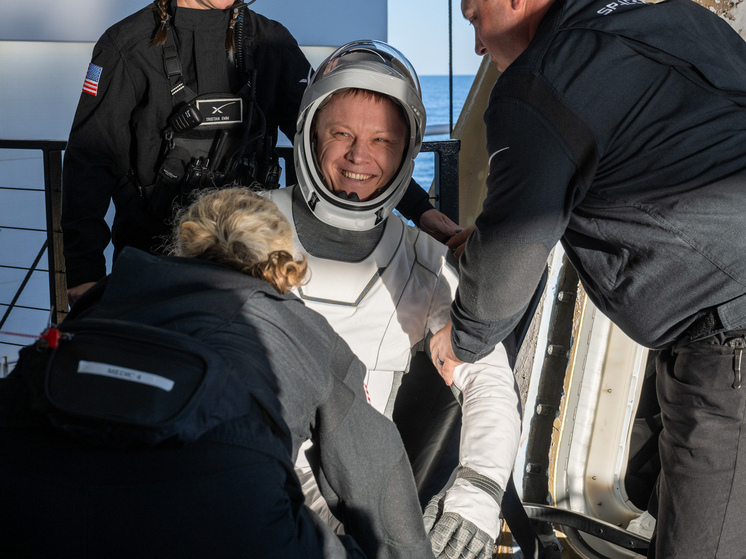 Застрявший в ловушке МКС на 9 месяцев астронавт ушел из космического отряда