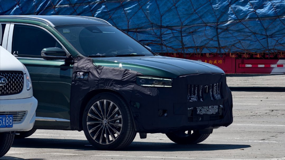 272-сильный Geely Monjaro оснастят «автопилотом». Такой кроссовер уже вышел на тесты