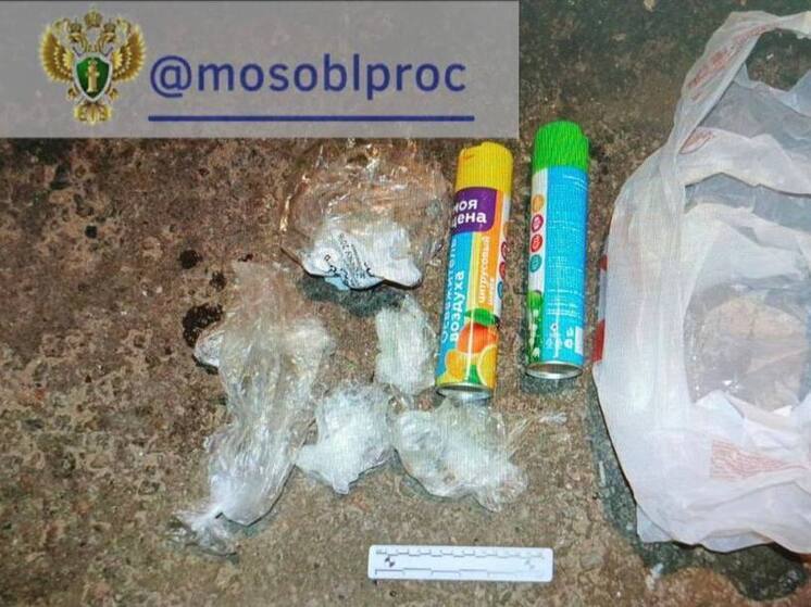 Подросток надышался до смерти из баллончика с освежителями на глазах товарищей