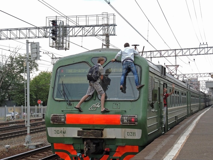 Детали гибели зацепера в Подмосковье: пытавшаяся спасти его пассажирка пожертвовала сумкой