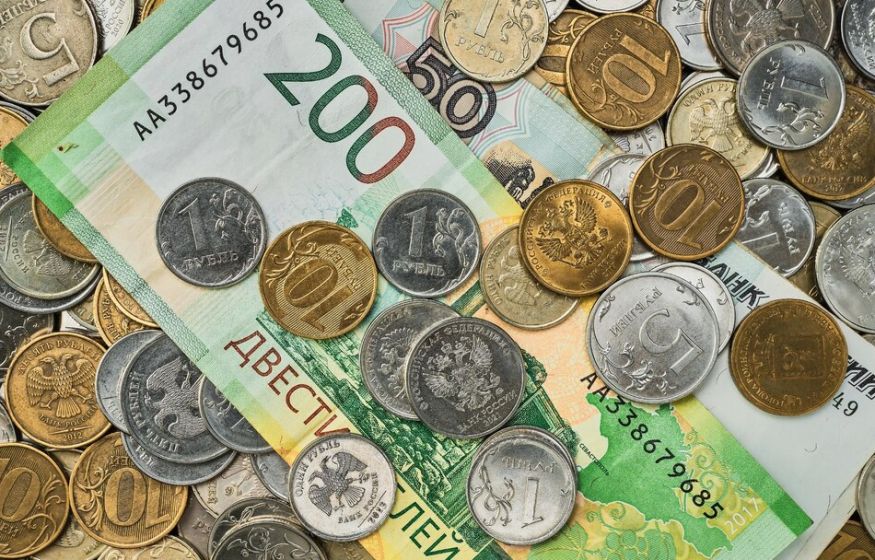 Рыбаки, нефтяники, авиаторы. Стало известно, где можно заработать больше 200 тысяч рублей