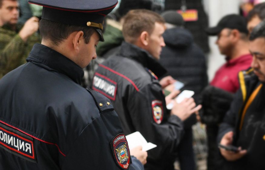 «ЛДПР не допустит, чтобы орды мигрантов вытеснили русских из России!»: Слуцкий