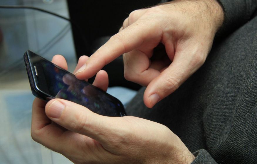 «Мы запретим, а вы живите, как хотите»: в Госдуме о блокировке бесплатных звонков в Telegram и WhatsApp*