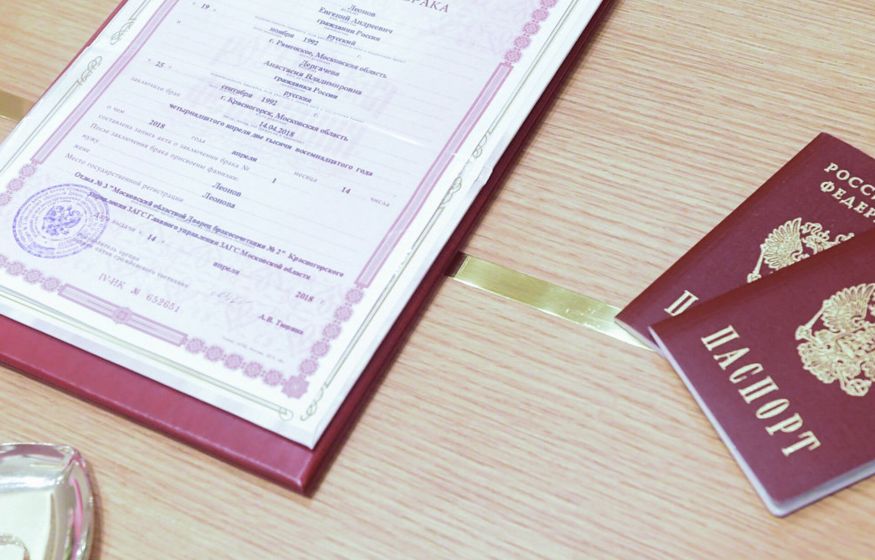 Россиян начнут штрафовать за измену в браке и оставленных детей