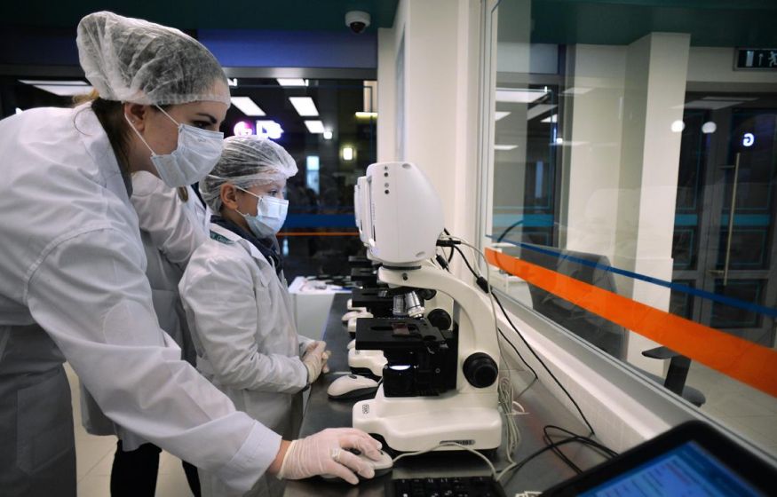 «Нужно повышать зарплаты, иначе россияне просто не пойдут в медицину»: четкая позиция СРЗП в ответ на идею чиновников