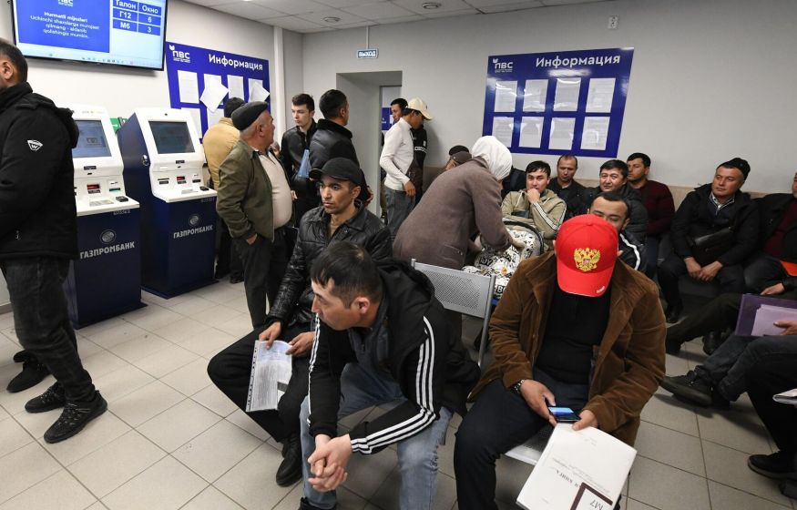 «Мигранты не уезжают из России, а уходят в теневой сектор. Более 4,7 млн приезжих»: депутат повторил принцип «трех «П»»