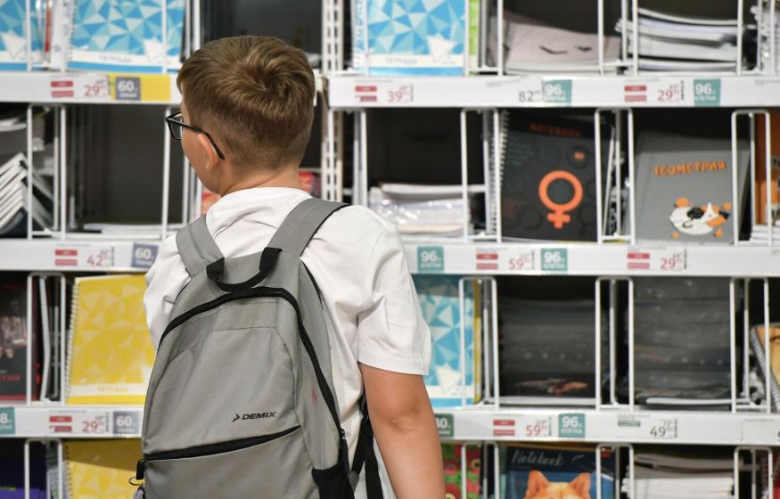 «Непосильная задача. Нужно более 52 тыс. рублей. Родители вынуждены брать кредиты»: депутат