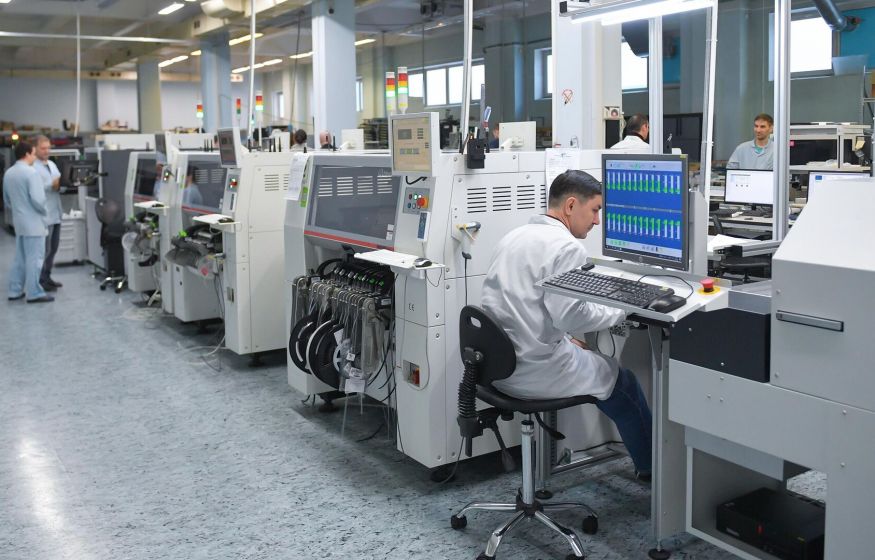 «Обескровленная экономика между падением в море и в пустыню»: эксперт заявил об «очень вредном эффекте решения ЦБ»