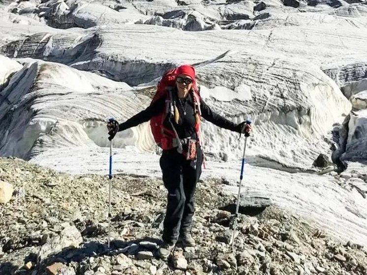 «Рядом лежит много мертвых тел»: спасение альпинистки со сломанной ногой на Пике Победы вызывает сомнения