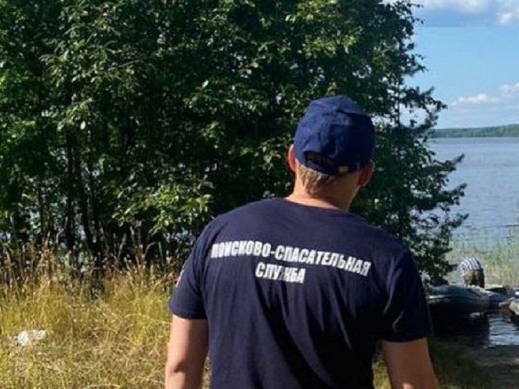 Спасатели обнаружили тело мужчины, выпавшего за борт лодки в Карелии