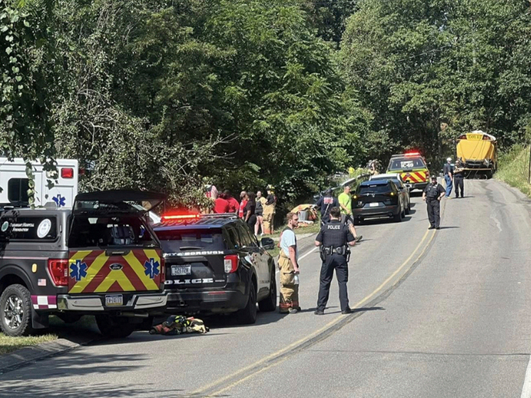 На крутом повороте разбился автобус со школьной футбольной командой