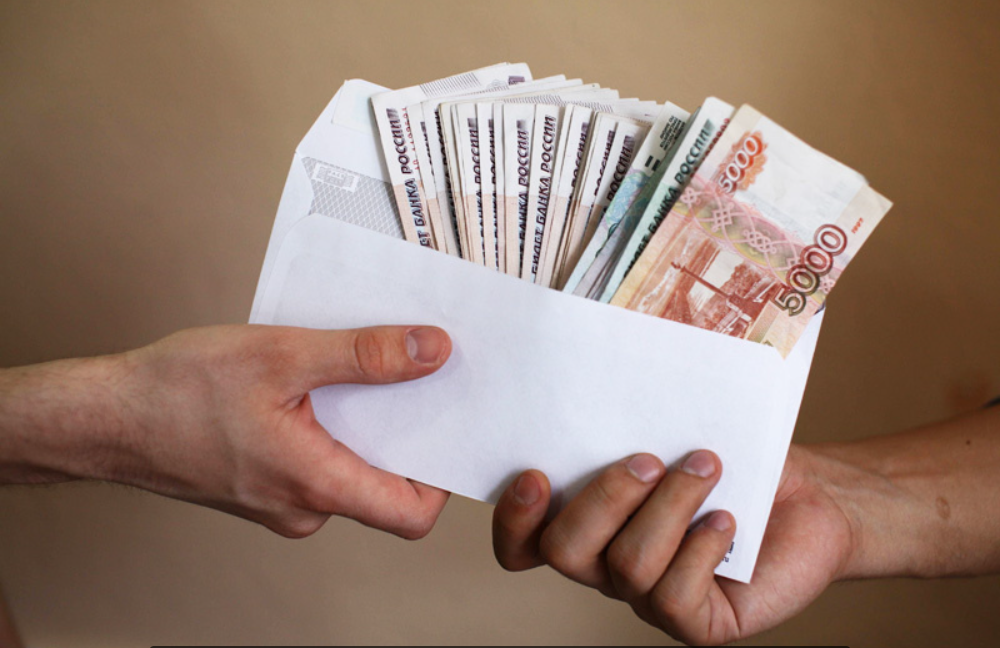 Тех, кто получает серую зарплату, теперь ждёт уголовное преследование