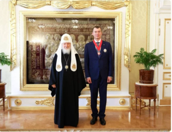 Сами себя награждают, сами себя хвалят