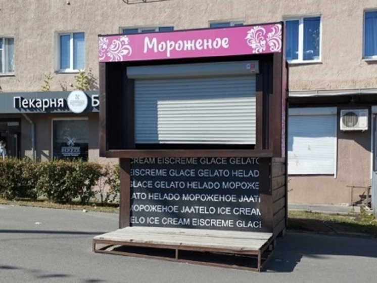 Власти требуют убрать нелегальный ларек с мороженым на площади Петрозаводска