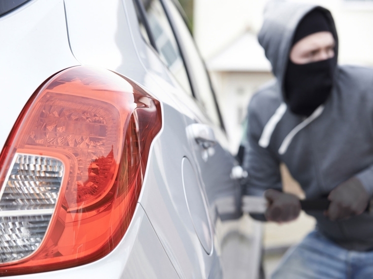 В Петрозаводске молодой человек похитил автомобиль у женщины, чтобы совершить увеселительную поездку