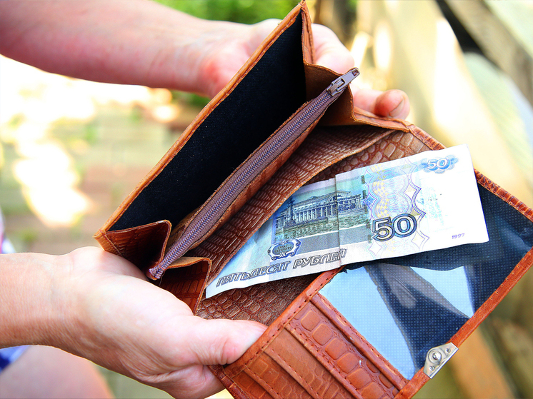 Россиянам стало нечем платить за ипотеку и автокредиты: задолженность растет